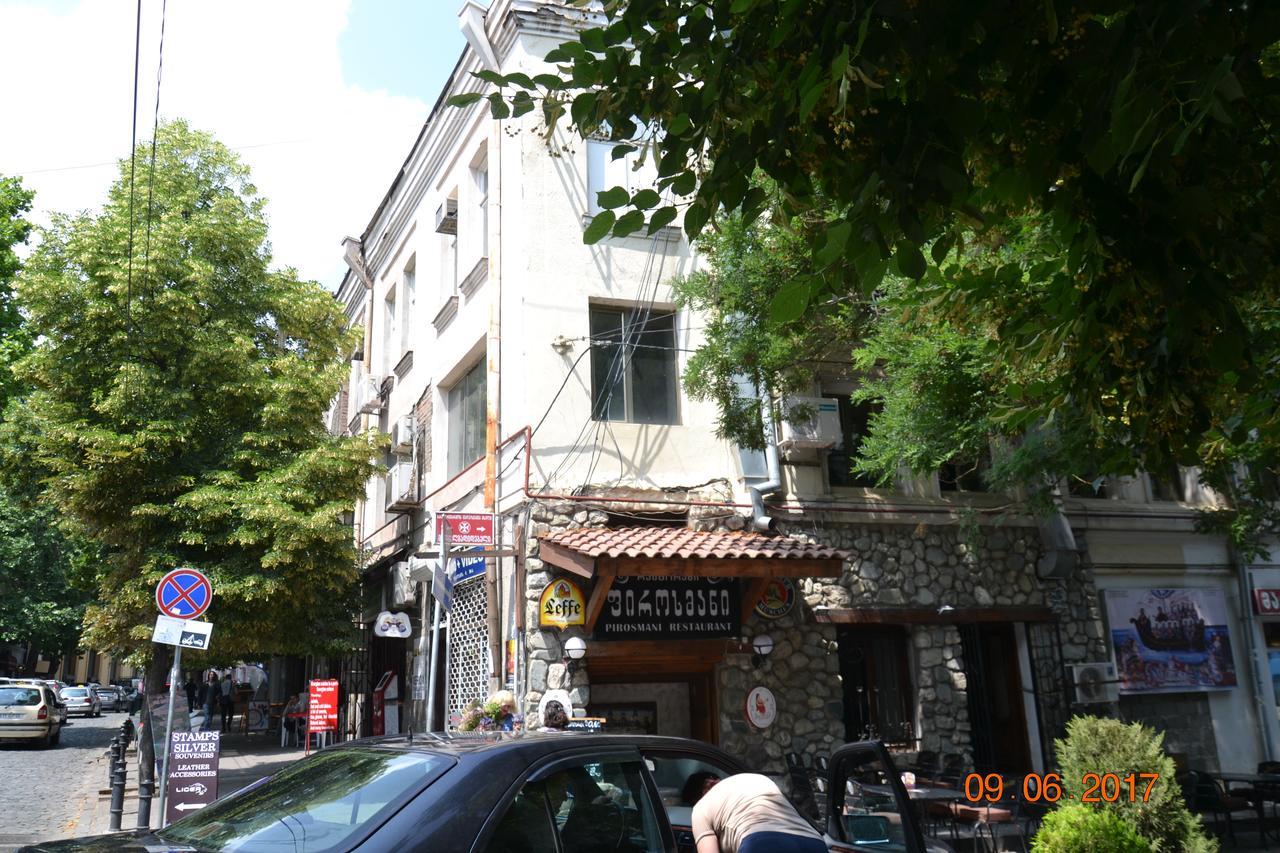 Guest House Gio Tbilissi Extérieur photo
